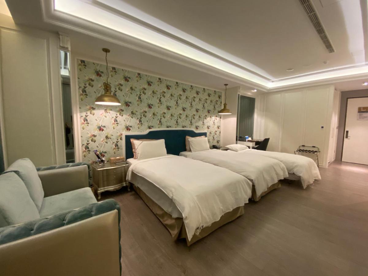 U-Her Hotel Taichung Bagian luar foto