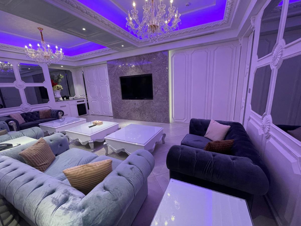 U-Her Hotel Taichung Bagian luar foto