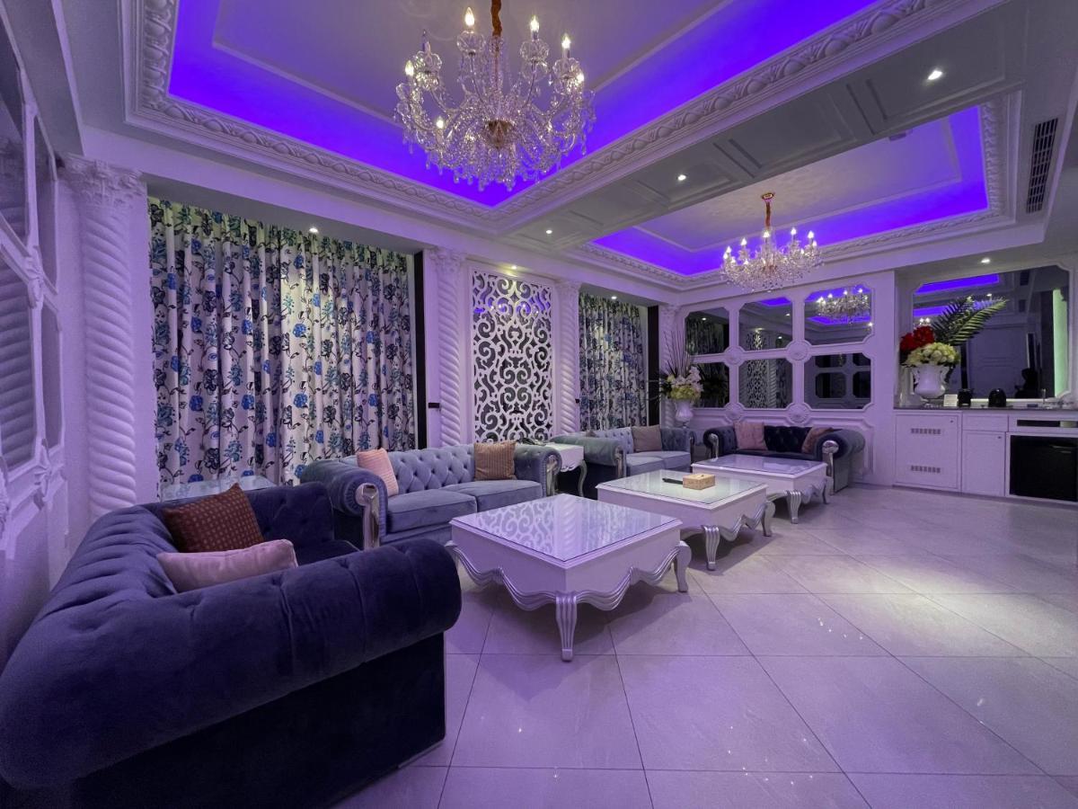 U-Her Hotel Taichung Bagian luar foto