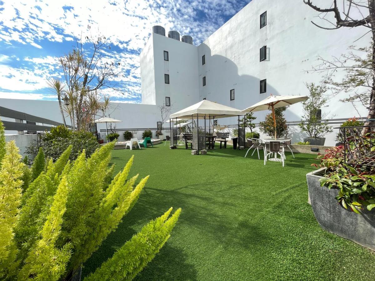 U-Her Hotel Taichung Bagian luar foto