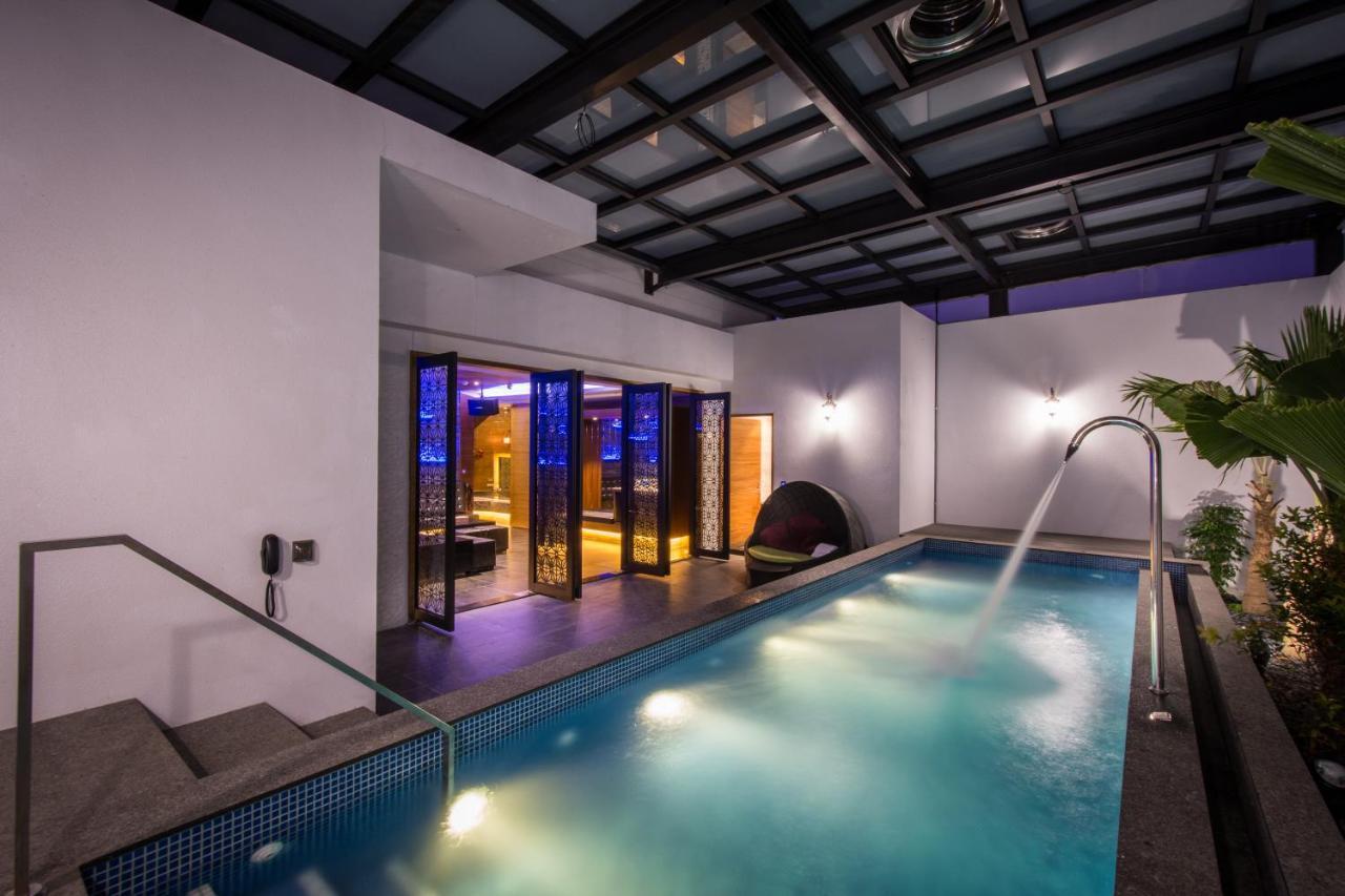 U-Her Hotel Taichung Bagian luar foto