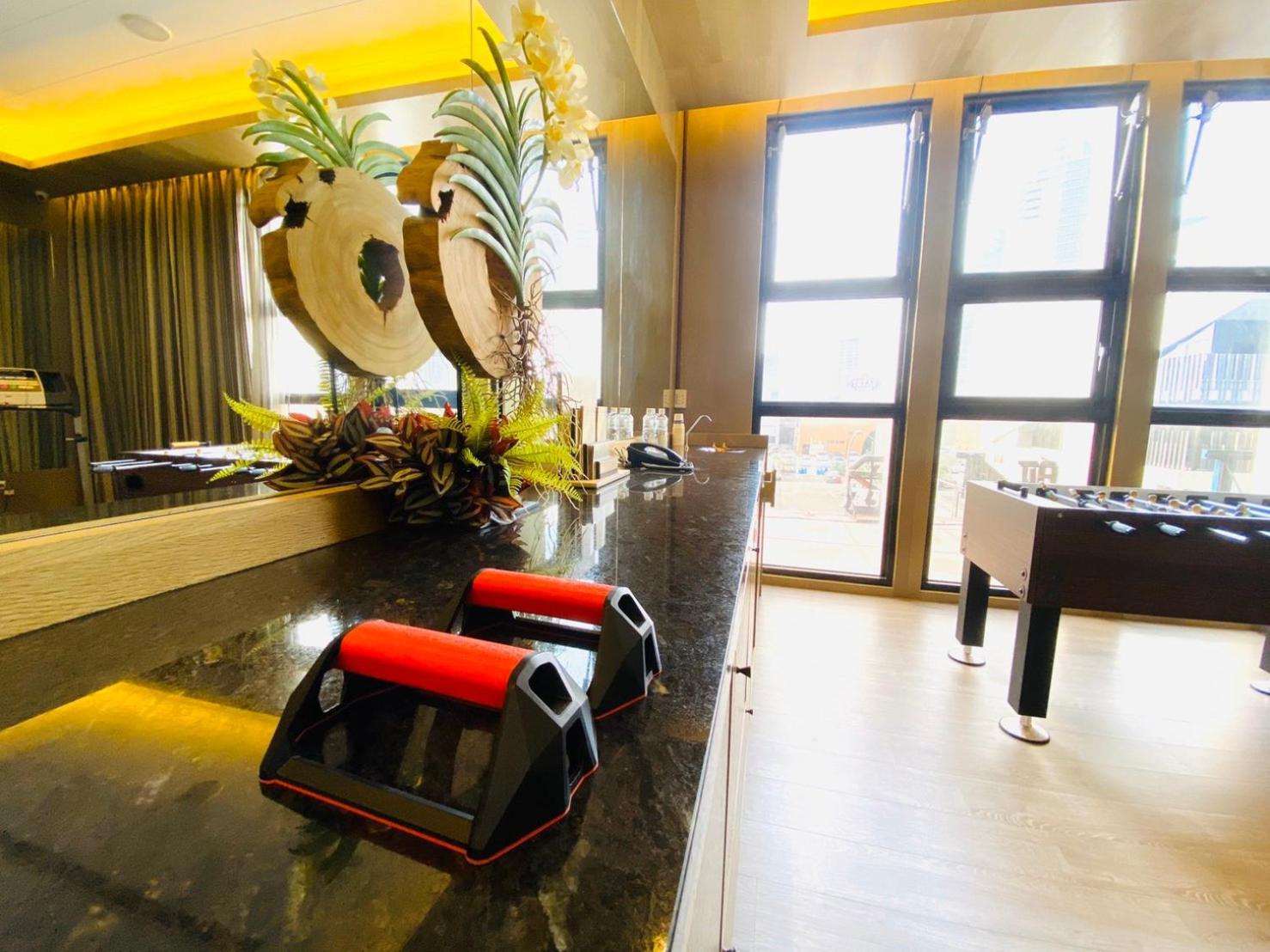U-Her Hotel Taichung Bagian luar foto