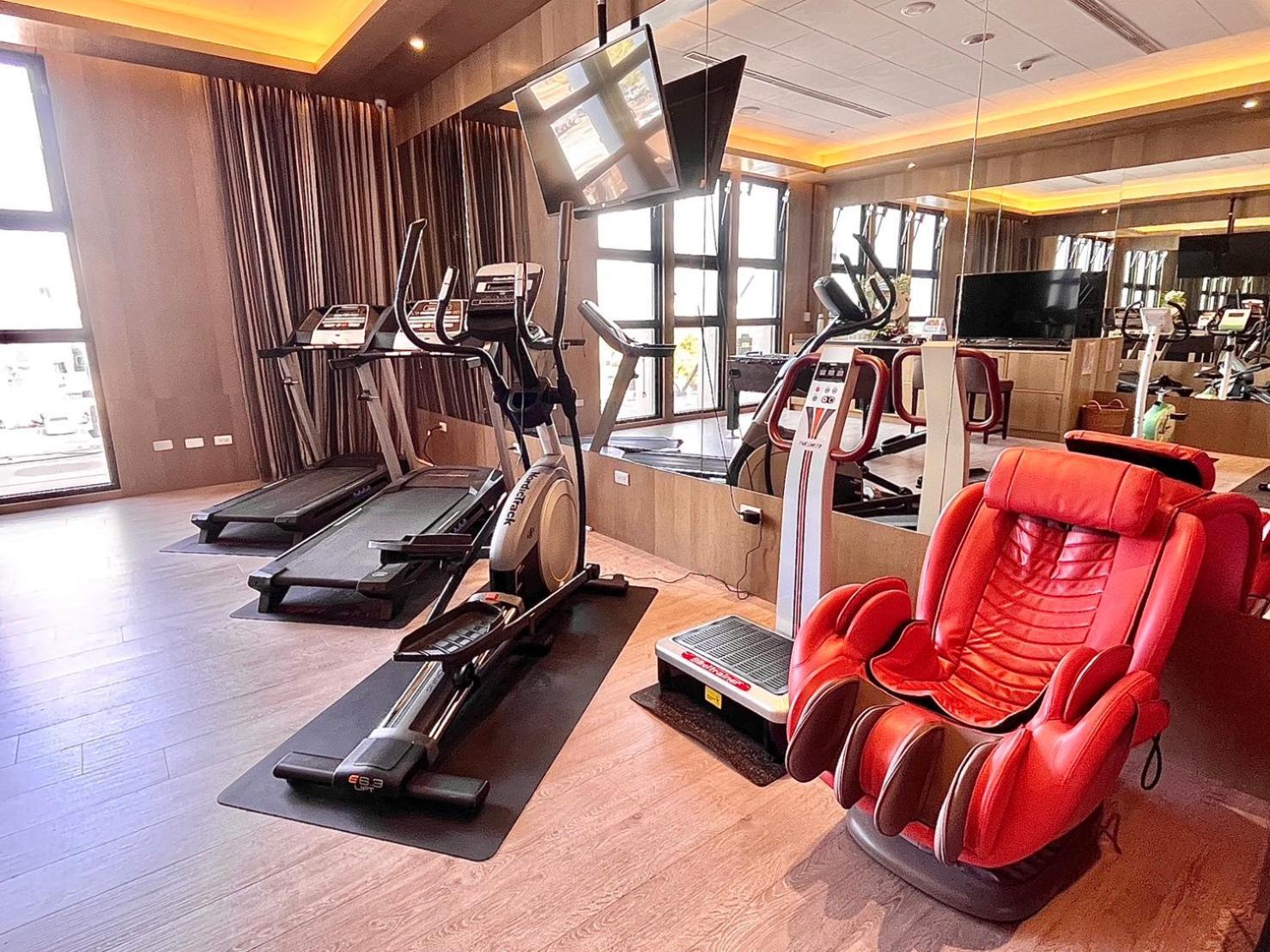 U-Her Hotel Taichung Bagian luar foto