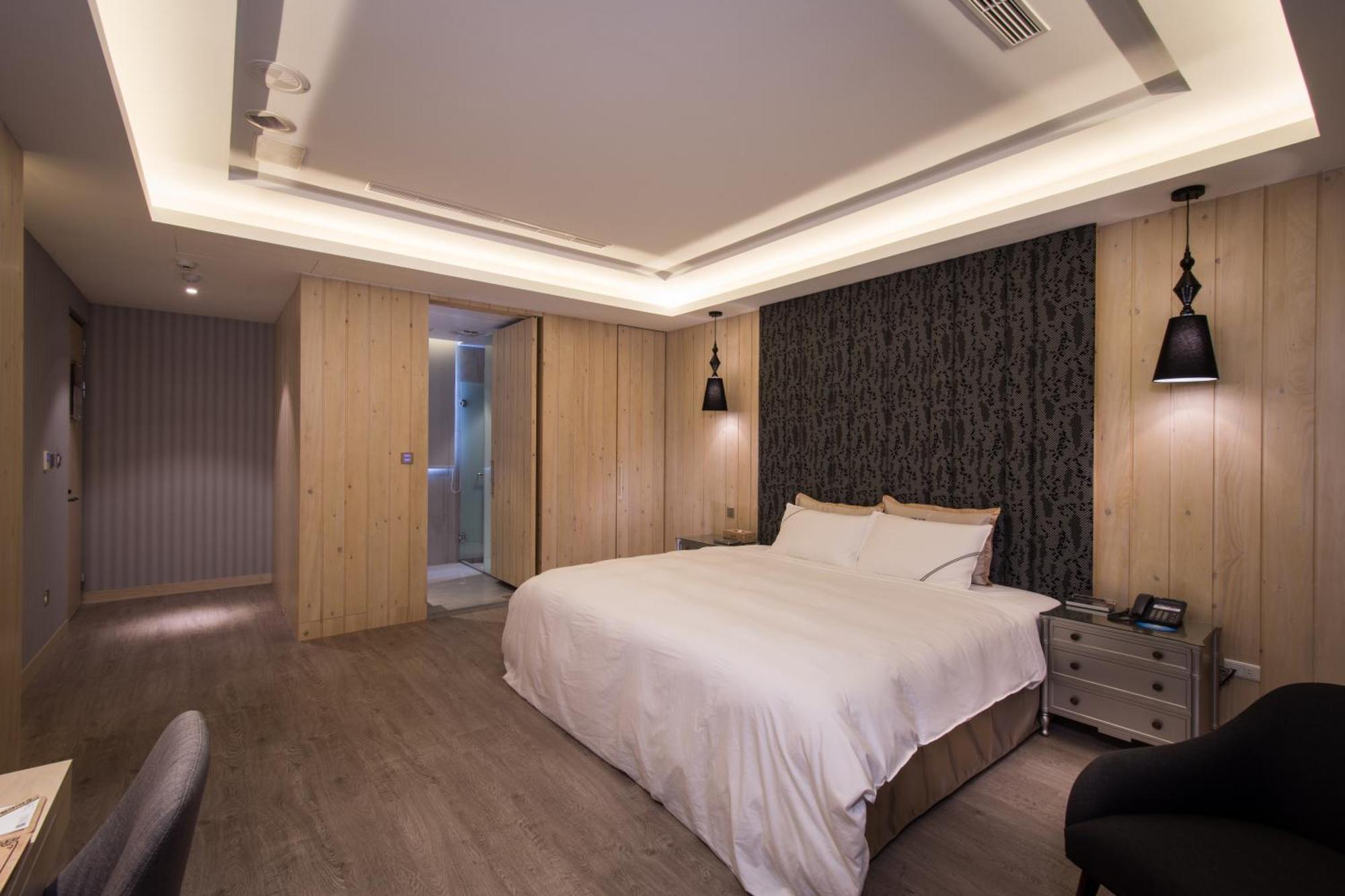 U-Her Hotel Taichung Bagian luar foto