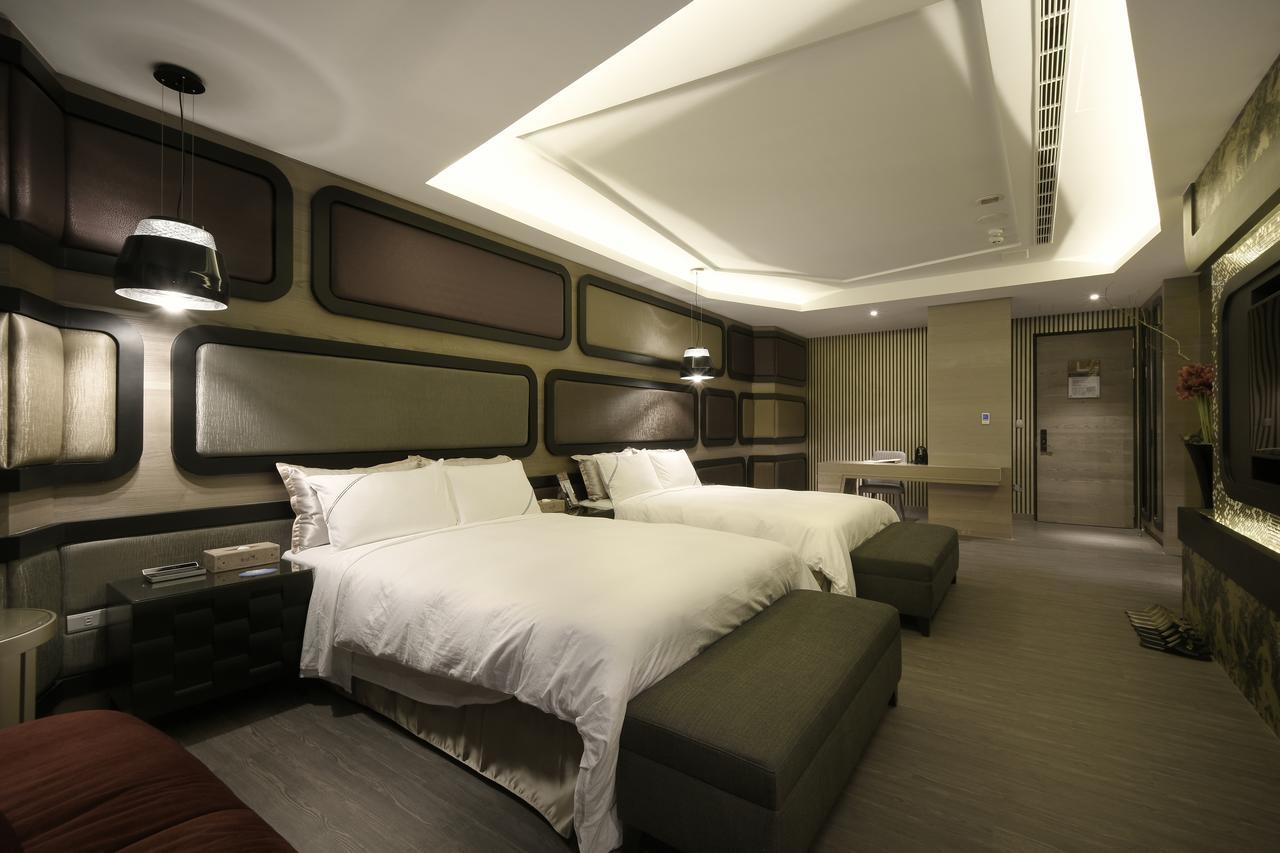 U-Her Hotel Taichung Bagian luar foto