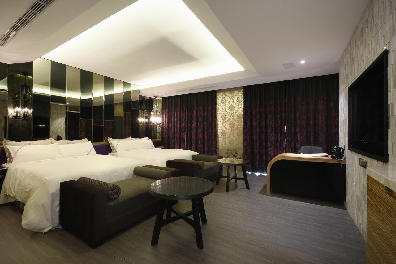 U-Her Hotel Taichung Bagian luar foto