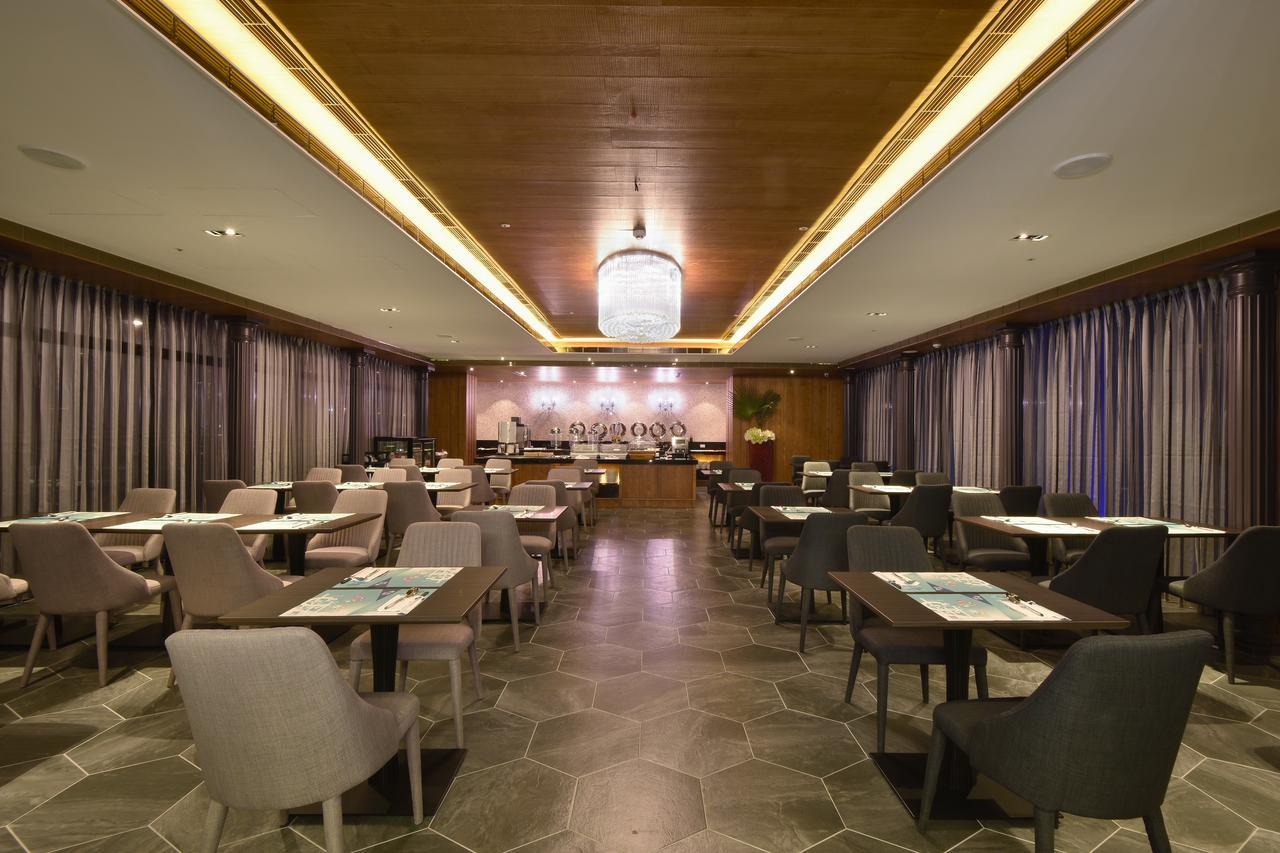 U-Her Hotel Taichung Bagian luar foto