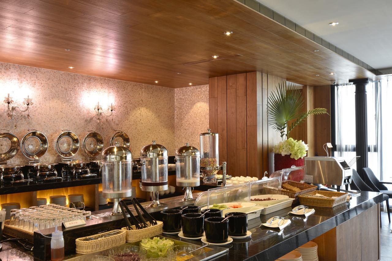 U-Her Hotel Taichung Bagian luar foto