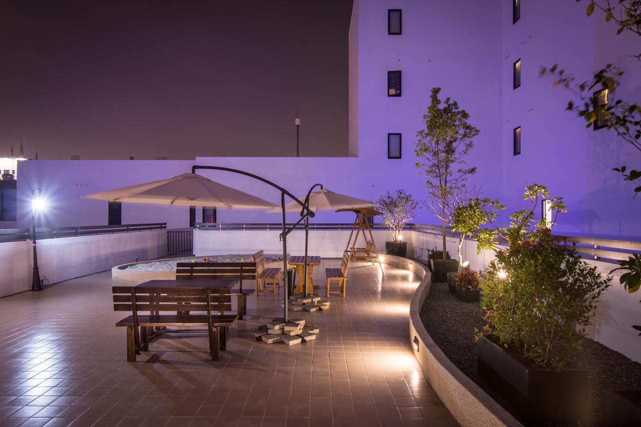 U-Her Hotel Taichung Bagian luar foto