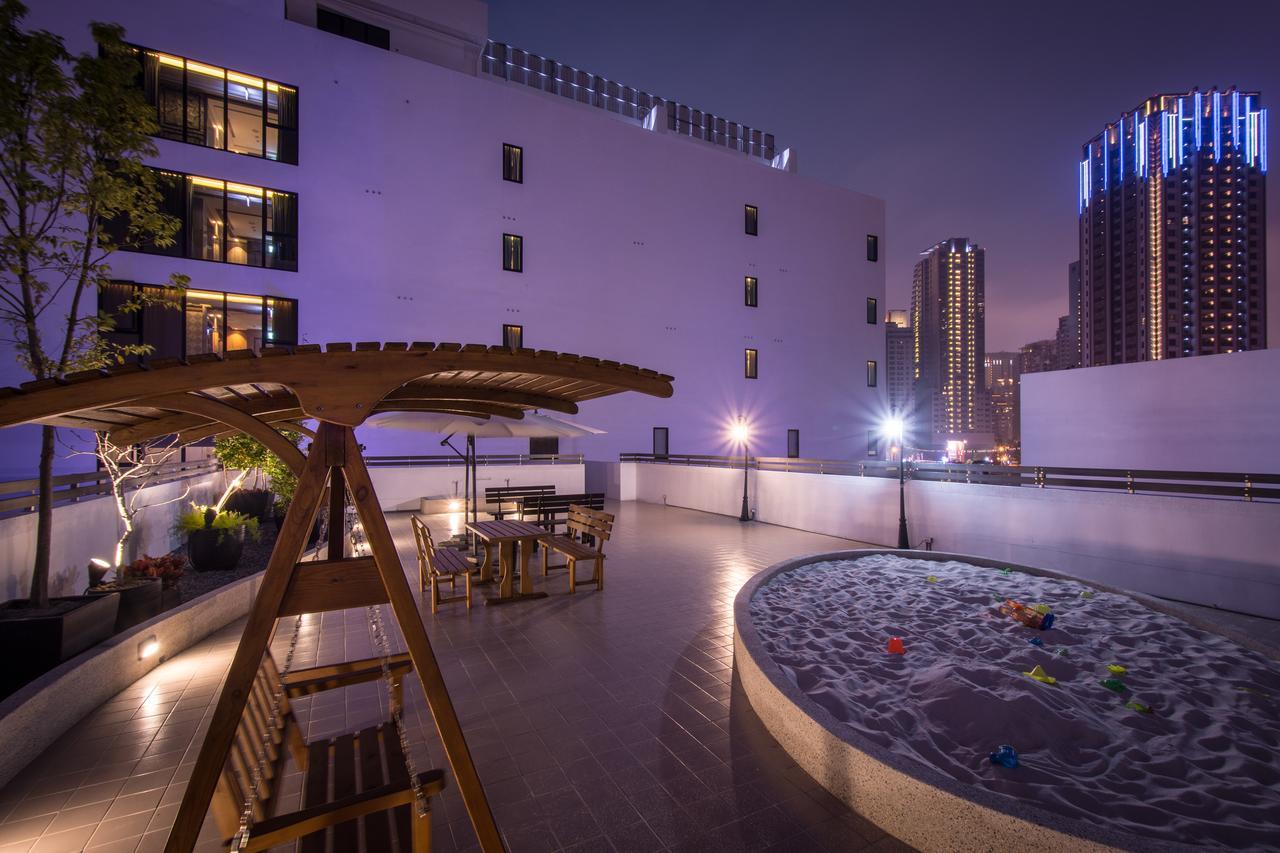 U-Her Hotel Taichung Bagian luar foto
