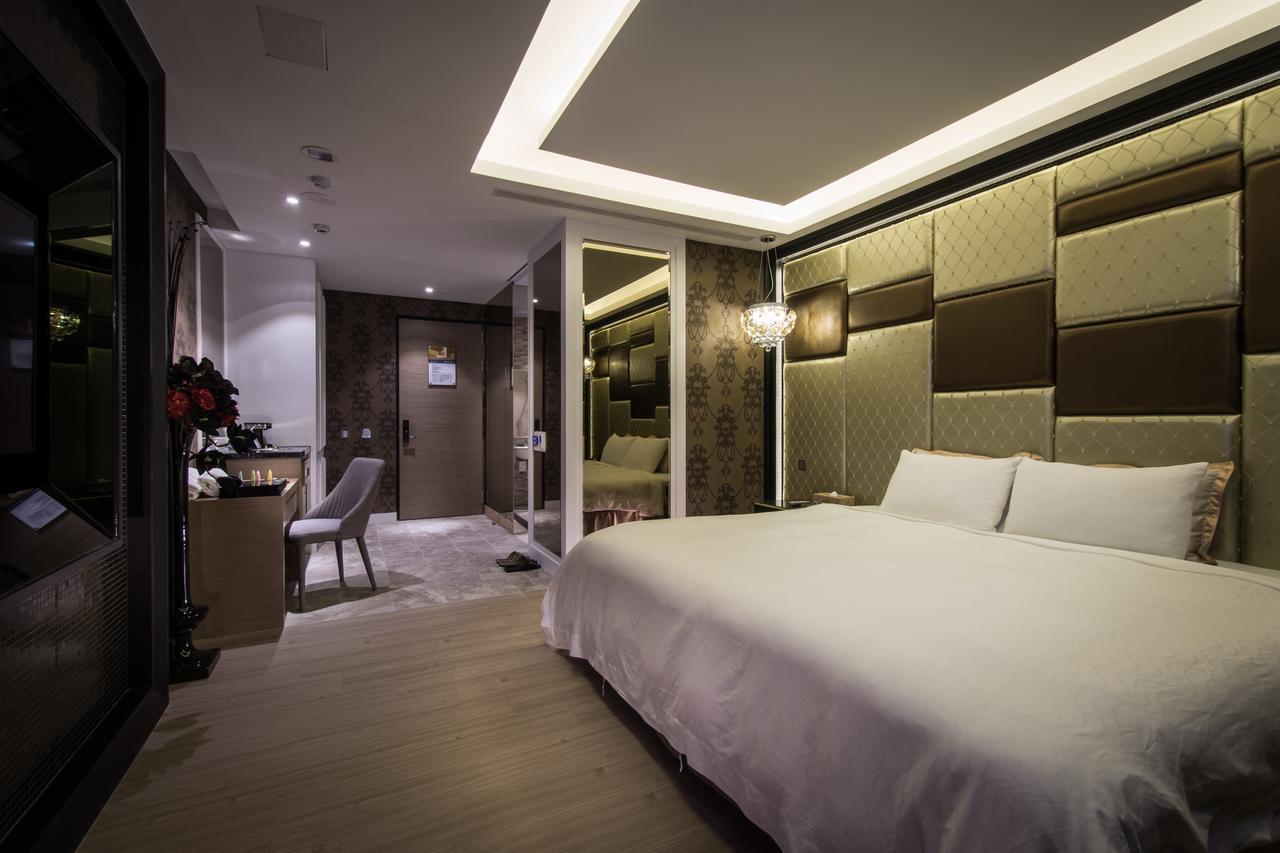U-Her Hotel Taichung Bagian luar foto