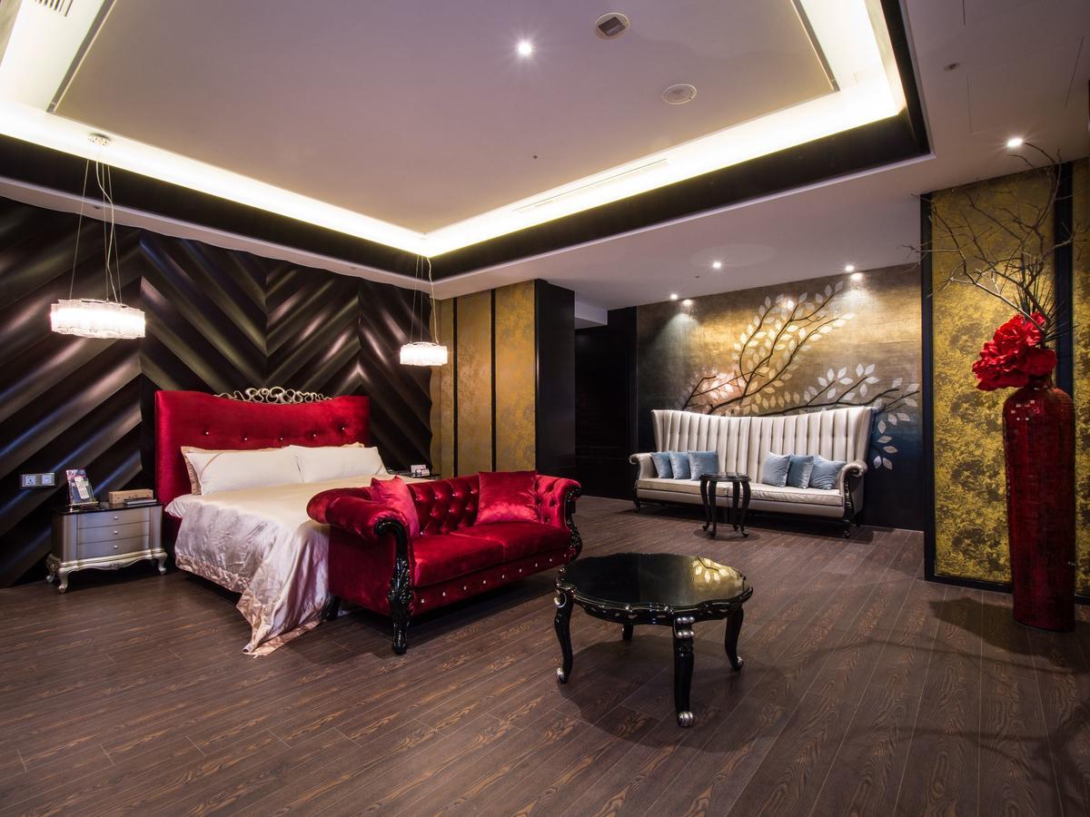 U-Her Hotel Taichung Bagian luar foto
