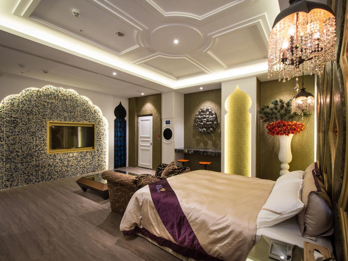 U-Her Hotel Taichung Bagian luar foto