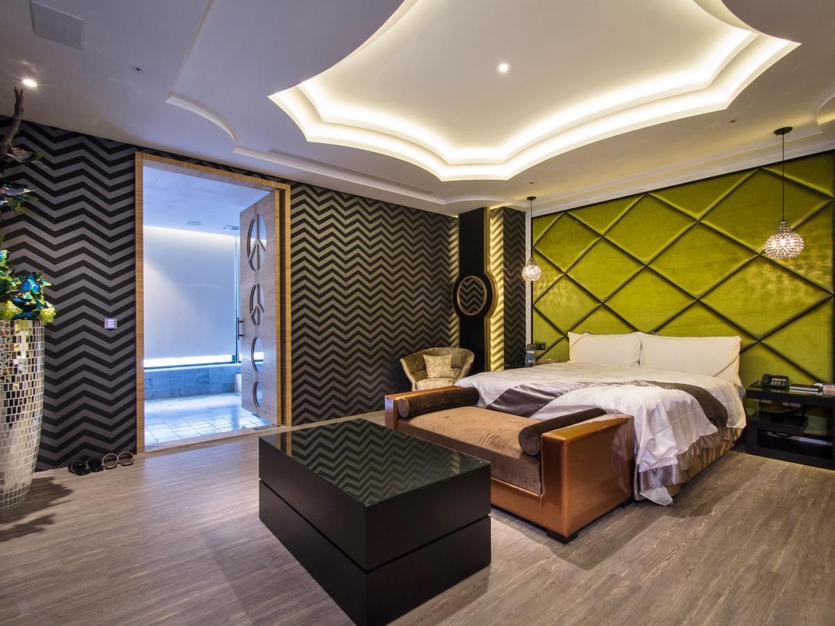 U-Her Hotel Taichung Bagian luar foto