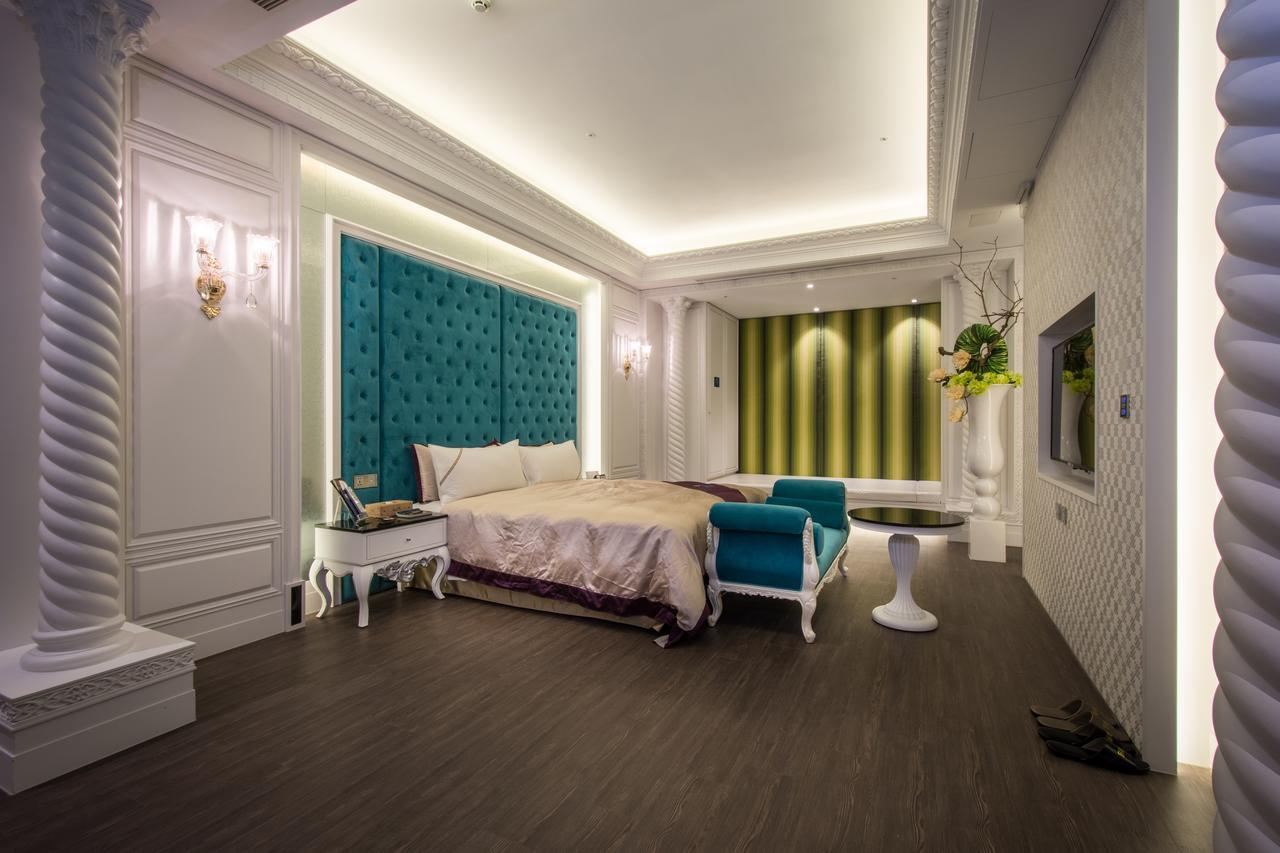 U-Her Hotel Taichung Bagian luar foto