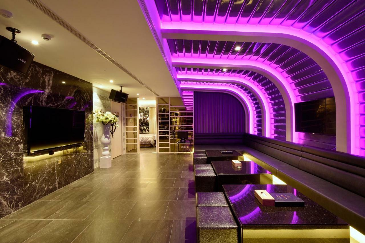 U-Her Hotel Taichung Bagian luar foto