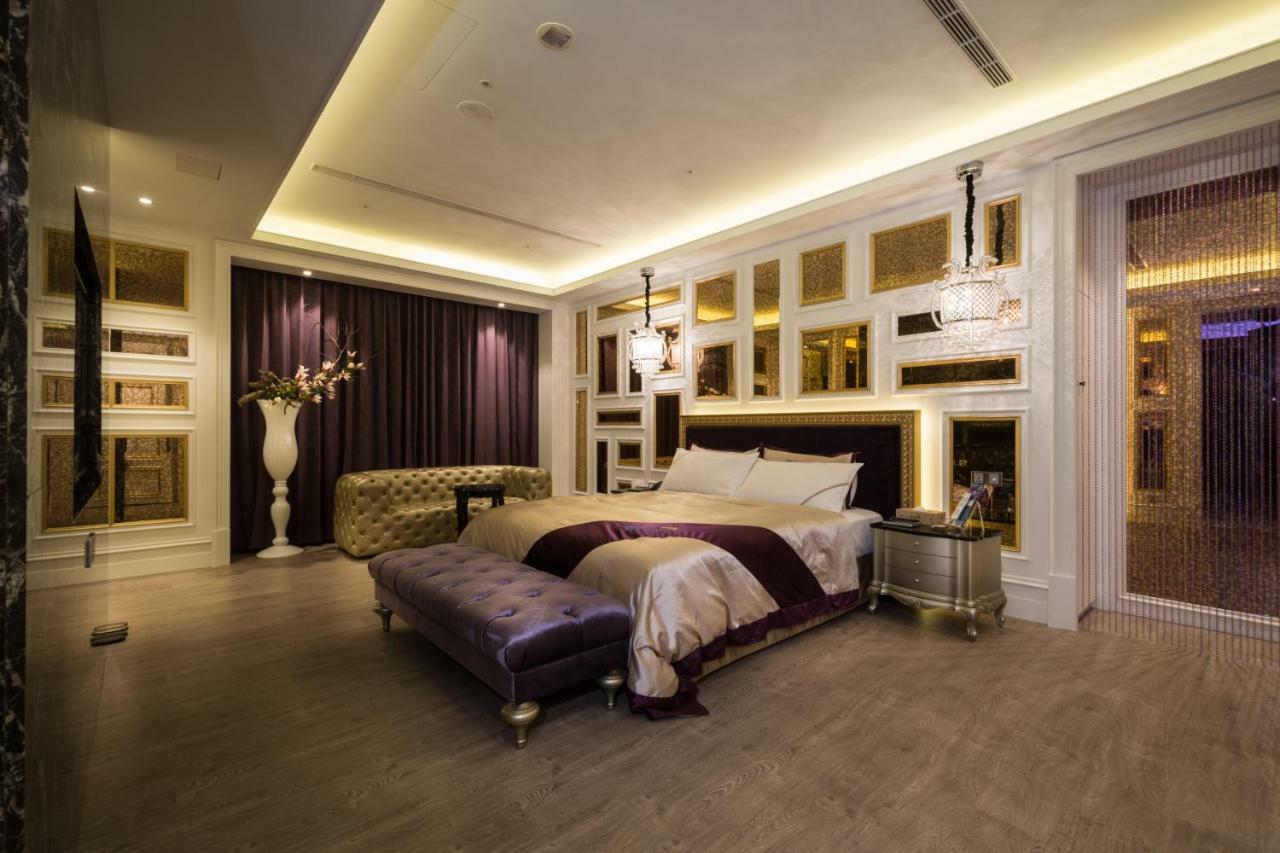U-Her Hotel Taichung Bagian luar foto